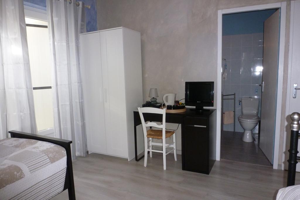 Chambres d'Hôtes L'Orée des Bois Lacrouzette Quarto foto