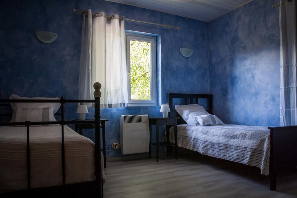 Chambres d'Hôtes L'Orée des Bois Lacrouzette Quarto foto