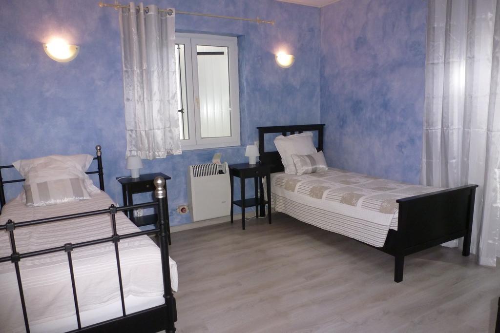 Chambres d'Hôtes L'Orée des Bois Lacrouzette Quarto foto